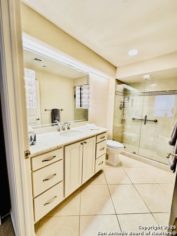 Listing photo id 17 for 1 Towers Park Ln 702