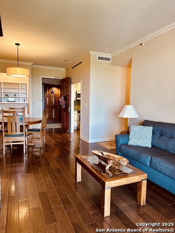 Listing photo id 0 for 1 Towers Park Ln 702