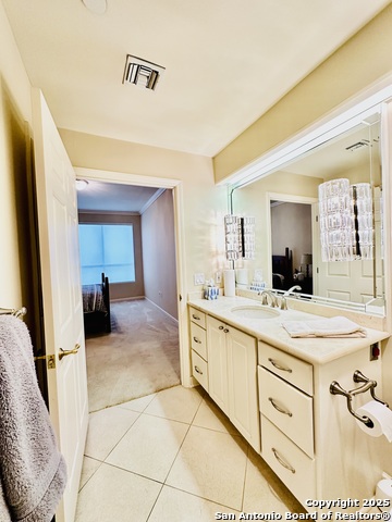Listing photo id 18 for 1 Towers Park Ln 702