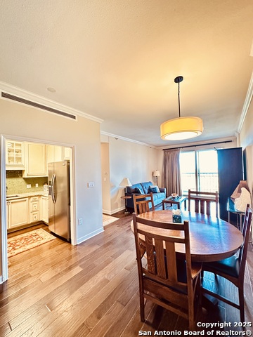 Listing photo id 2 for 1 Towers Park Ln 702
