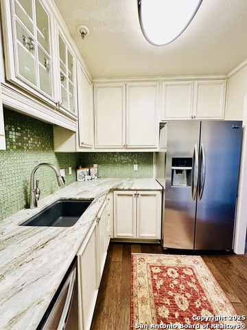 Listing photo id 6 for 1 Towers Park Ln 702