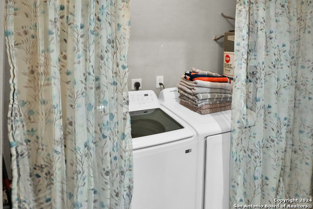 Image 12 of 26 For 5702 Woodgreen