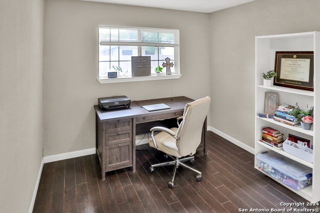Image 13 of 26 For 5702 Woodgreen