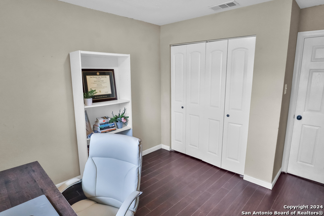 Image 14 of 26 For 5702 Woodgreen