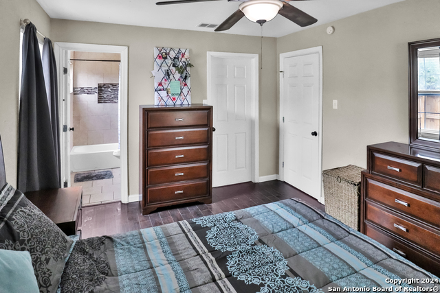 Image 18 of 26 For 5702 Woodgreen