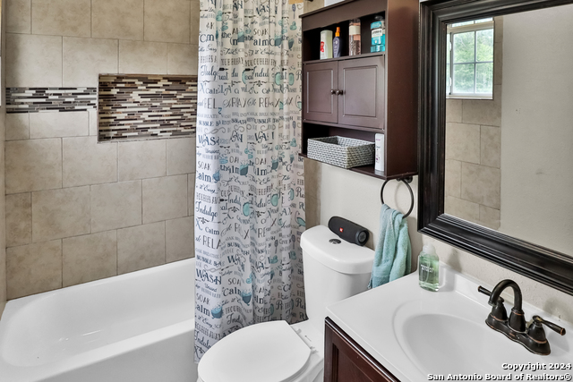 Image 19 of 26 For 5702 Woodgreen