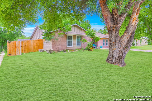 Image 2 of 26 For 5702 Woodgreen