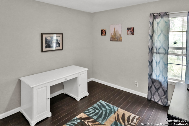 Image 20 of 26 For 5702 Woodgreen