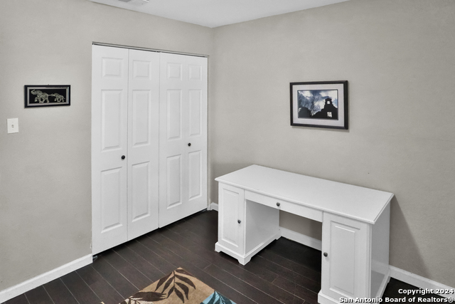 Image 21 of 26 For 5702 Woodgreen