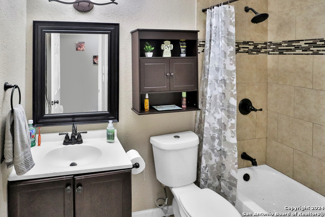 Image 22 of 26 For 5702 Woodgreen