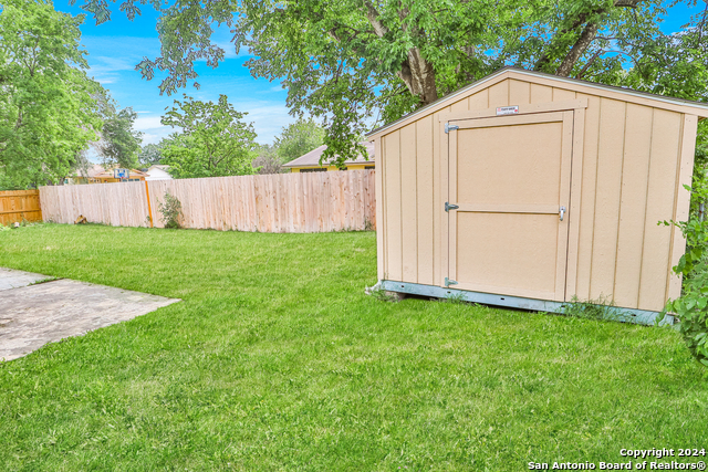 Image 23 of 26 For 5702 Woodgreen