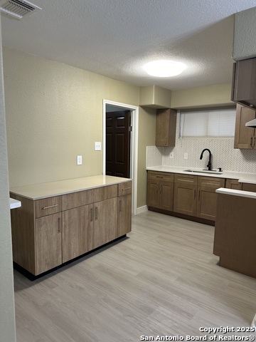 Listing photo id 8 for 3718 Bremen