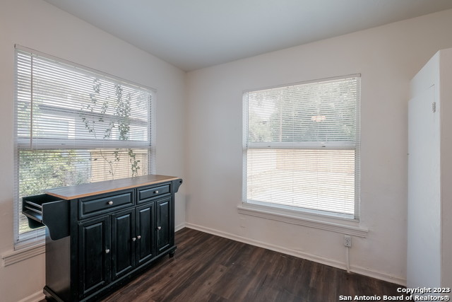 Listing photo id 8 for 1503 Donaldson Ave