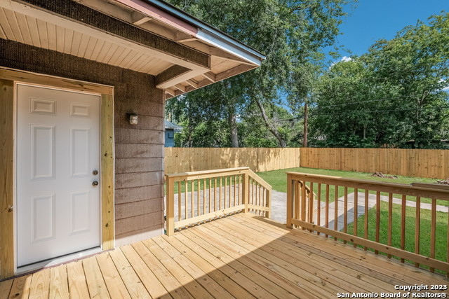Listing photo id 12 for 1503 Donaldson Ave