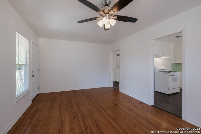 Listing photo id 4 for 1503 Donaldson Ave