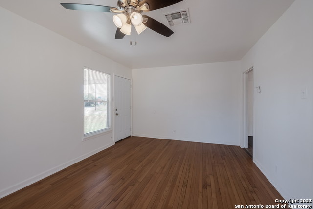 Listing photo id 5 for 1503 Donaldson Ave