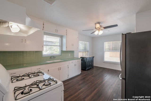 Listing photo id 6 for 1503 Donaldson Ave