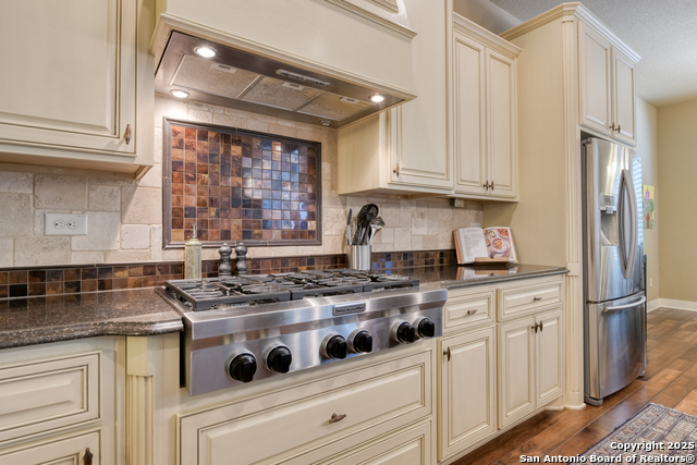 Listing photo id 11 for 2727 Wonderview