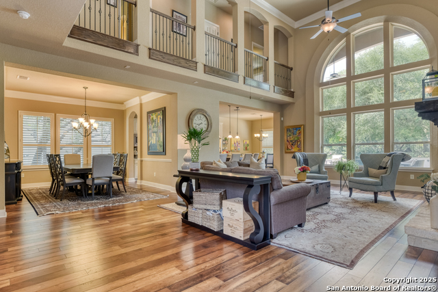 Listing photo id 3 for 2727 Wonderview