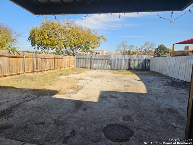 Listing photo id 15 for 2810 Blanco Rd