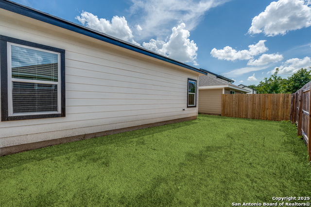 Image 24 of 27 For 228 Martindale St W