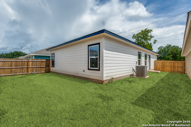 Image 25 of 27 For 228 Martindale St W