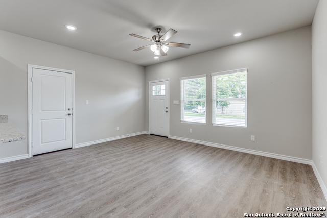 Image 5 of 27 For 228 Martindale St W