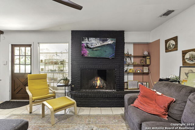 Listing photo id 3 for 9614 Tioga  