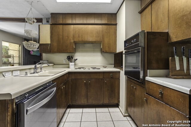 Listing photo id 5 for 9614 Tioga  