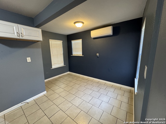 Image 8 of 25 For 272 Weatherby Dr