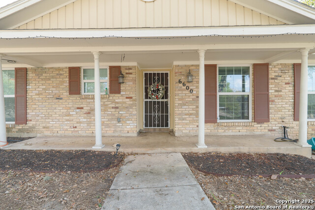 Image 34 of 47 For 6600 & 6602 Southpoint St.