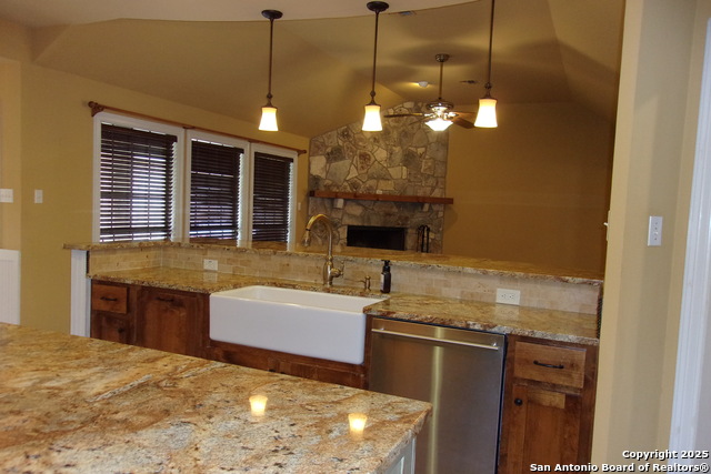 Image 8 of 28 For 1622 Continental Dr