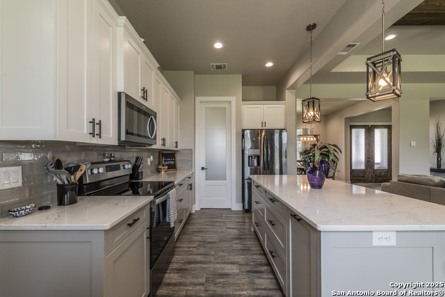 Listing photo id 9 for 100 Mahogany Path N