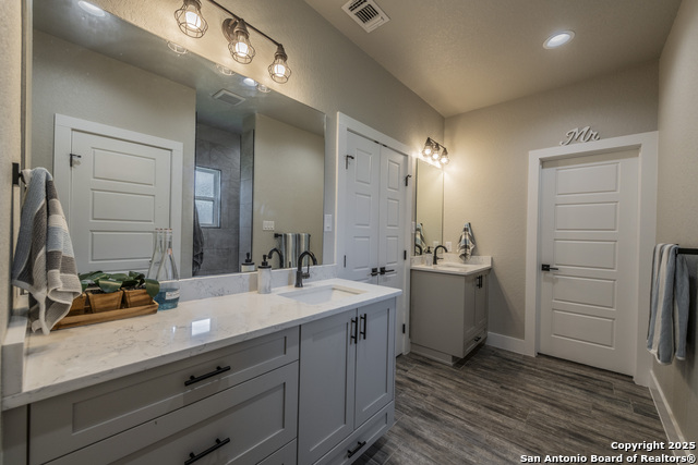 Listing photo id 14 for 100 Mahogany Path N