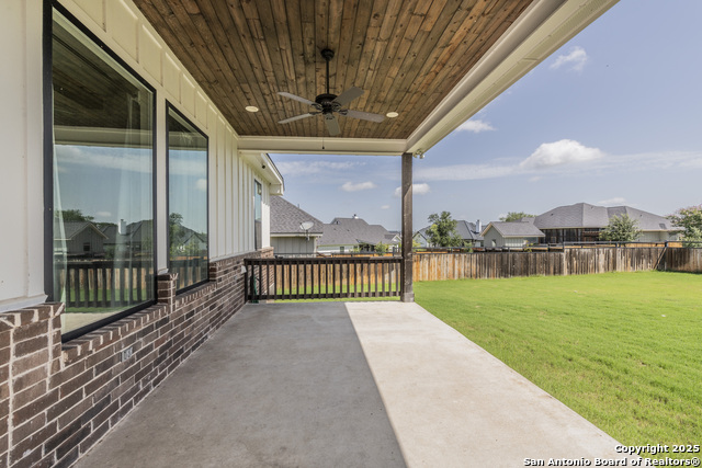 Listing photo id 28 for 100 Mahogany Path N