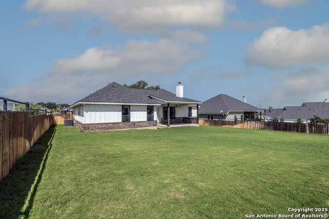 Listing photo id 30 for 100 Mahogany Path N
