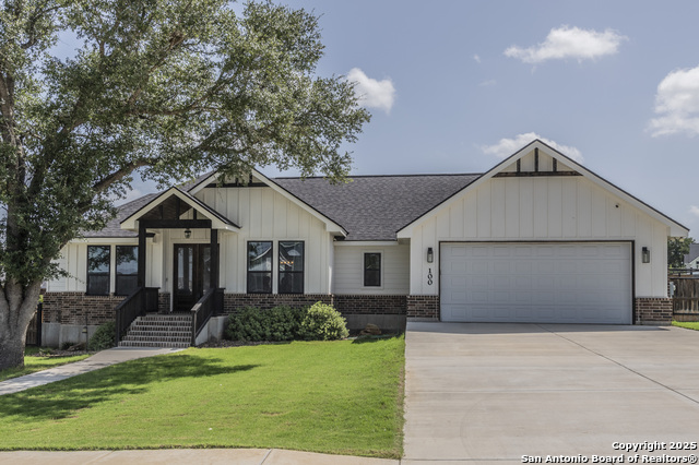 Listing photo id 33 for 100 Mahogany Path N