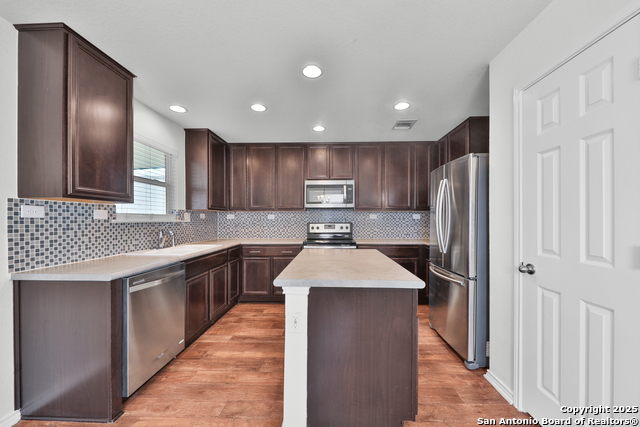 Listing photo id 8 for 9639 Pleasanton Cove