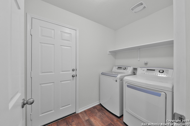 Listing photo id 10 for 9639 Pleasanton Cove