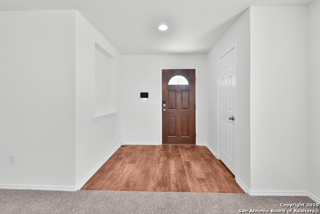 Listing photo id 2 for 9639 Pleasanton Cove