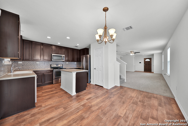 Listing photo id 7 for 9639 Pleasanton Cove