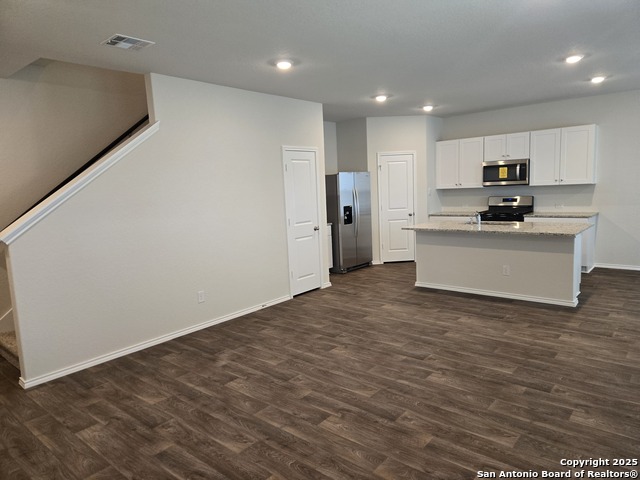 Listing photo id 4 for 14010 Shale Path