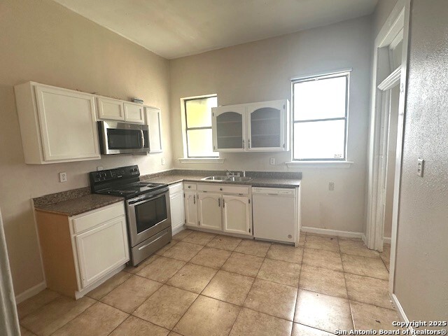 Listing photo id 11 for 202 Claudia