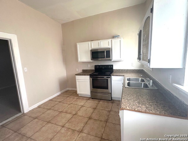 Listing photo id 12 for 202 Claudia