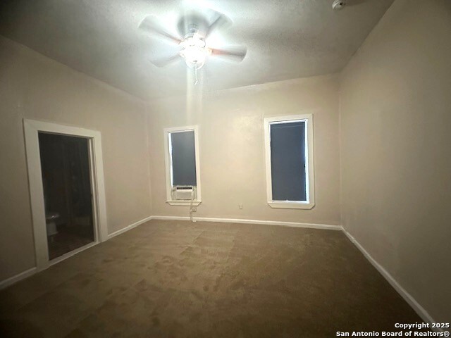Listing photo id 14 for 202 Claudia