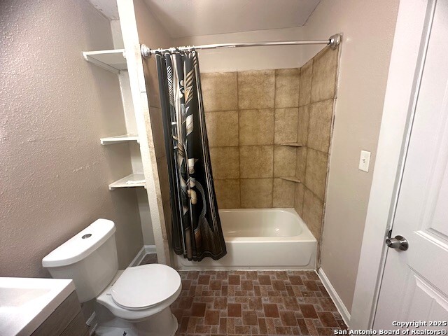 Listing photo id 16 for 202 Claudia