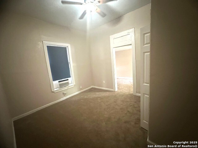 Listing photo id 18 for 202 Claudia