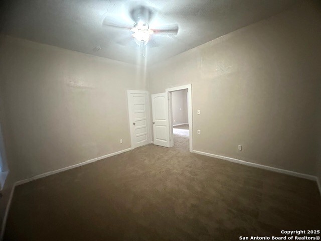 Listing photo id 20 for 202 Claudia