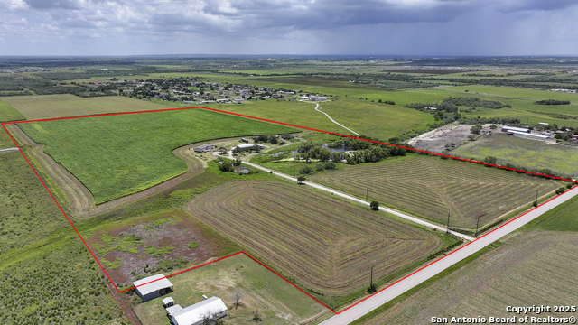 Listing photo id 1 for 4892 Pfeil Rd