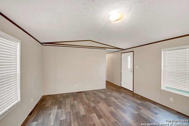 Listing photo id 12 for 888 Lobo Loop